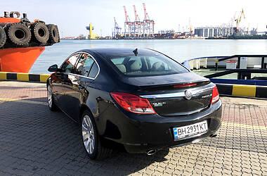 Седан Opel Insignia 2010 в 