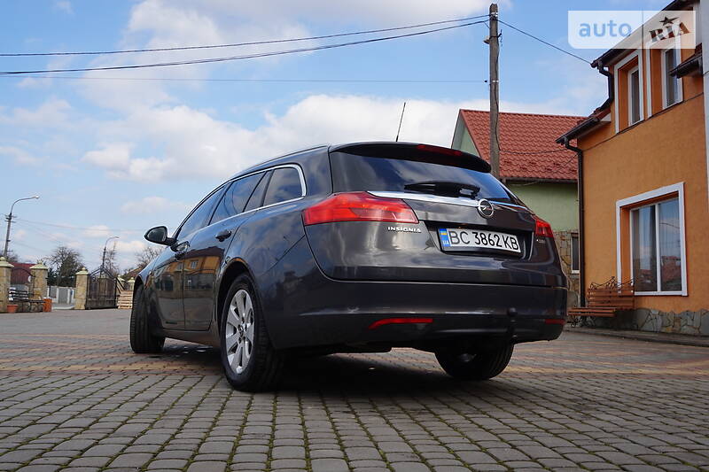 Універсал Opel Insignia 2013 в Самборі