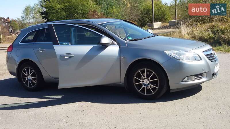 Универсал Opel Insignia 2010 в Калуше