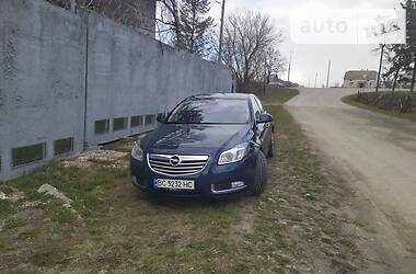 Хетчбек Opel Insignia 2012 в Золочеві