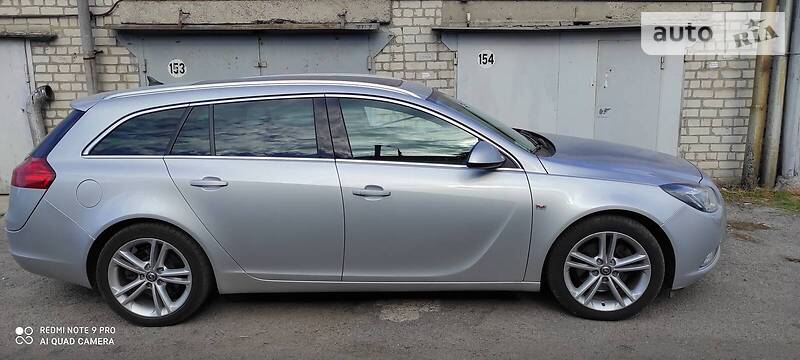 Универсал Opel Insignia 2013 в Глобине