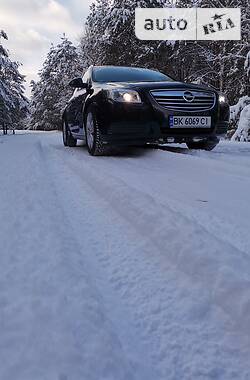 Универсал Opel Insignia 2010 в Сарнах