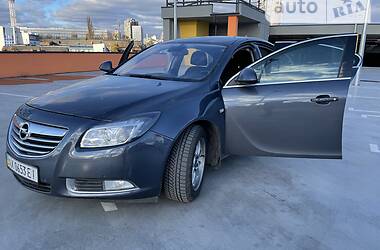 Седан Opel Insignia 2010 в Киеве