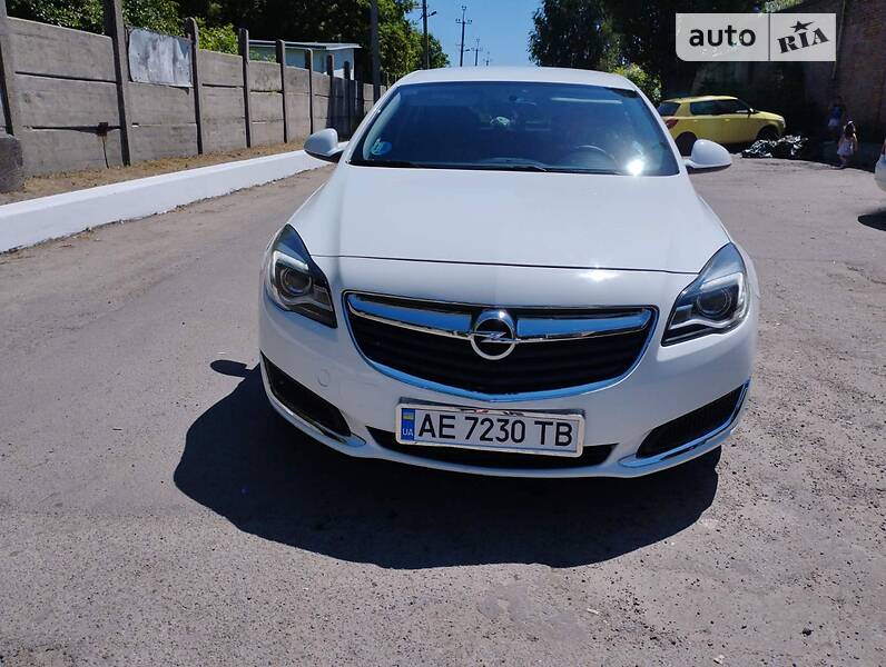 Седан Opel Insignia 2016 в Синельниково