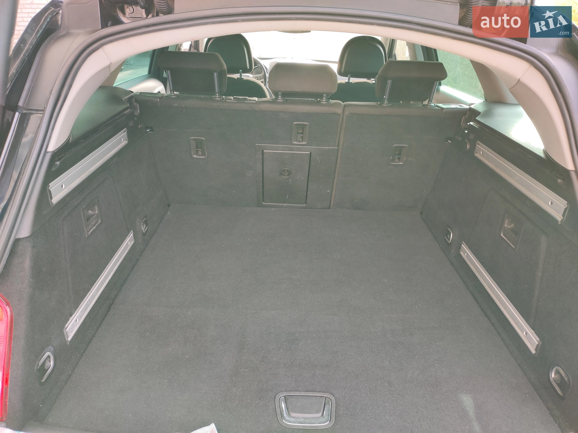 2010 Opel Insignia - мініатюра 4