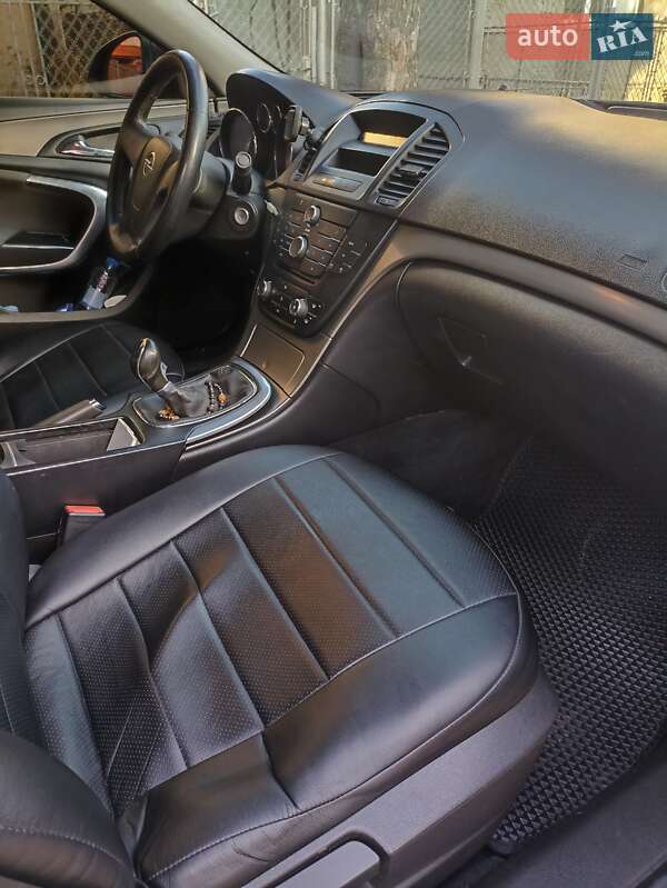 Седан Opel Insignia 2011 в Ужгороде