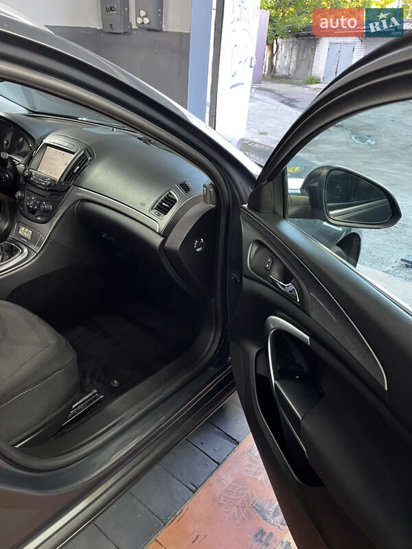 Універсал Opel Insignia 2014 в Дніпрі
