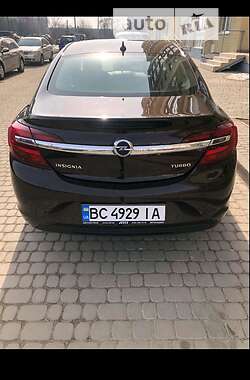 Седан Opel Insignia 2016 в Львове