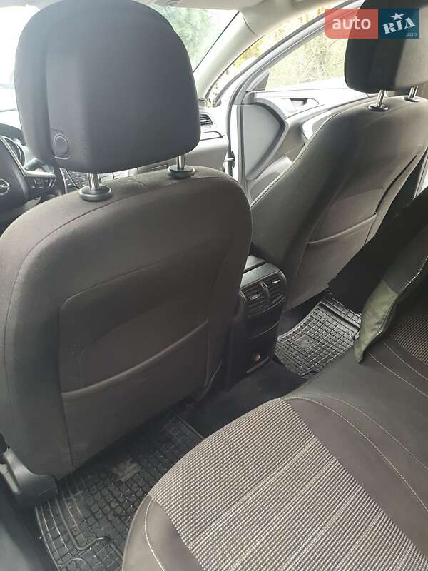 Универсал Opel Insignia 2012 в Мукачево