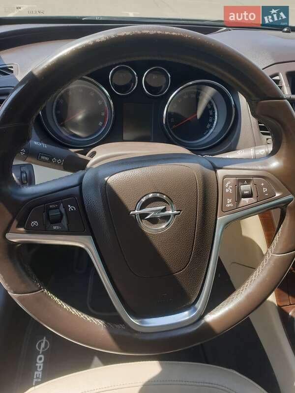 Седан Opel Insignia 2011 в Дніпрі