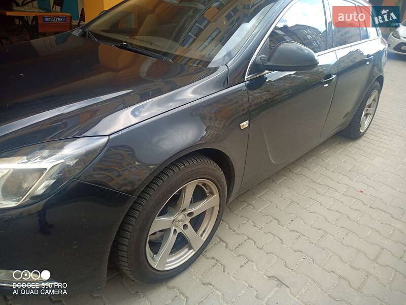 Универсал Opel Insignia 2013 в Киеве