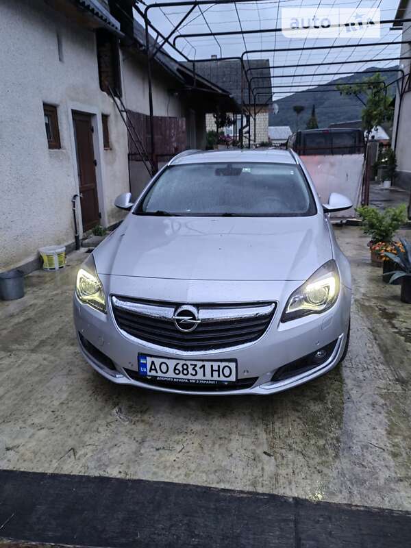 Универсал Opel Insignia 2015 в Хусте