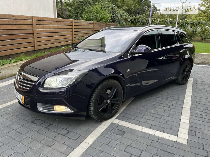 Универсал Opel Insignia 2012 в 