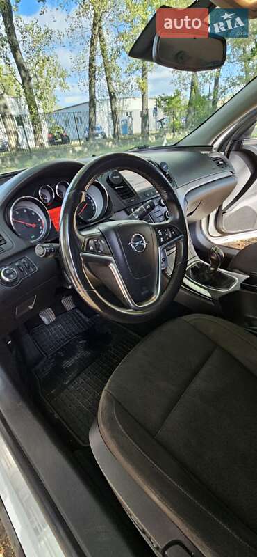 Седан Opel Insignia 2012 в Львове