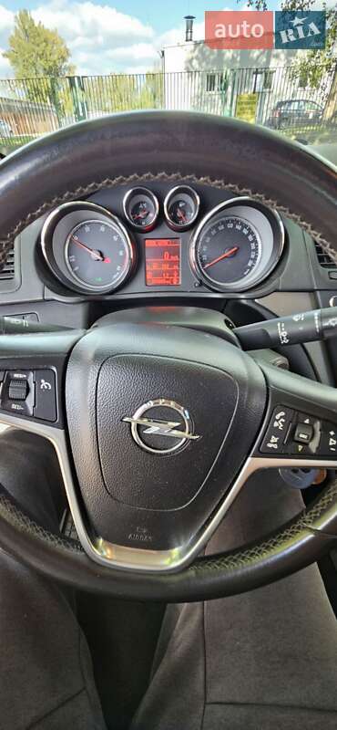 Седан Opel Insignia 2012 в Львове