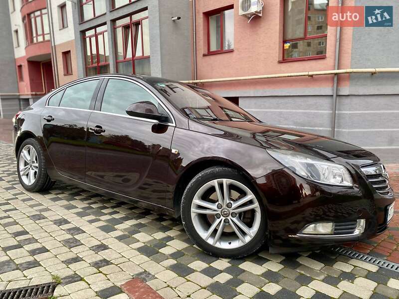 Ліфтбек Opel Insignia 2010 в Івано-Франківську