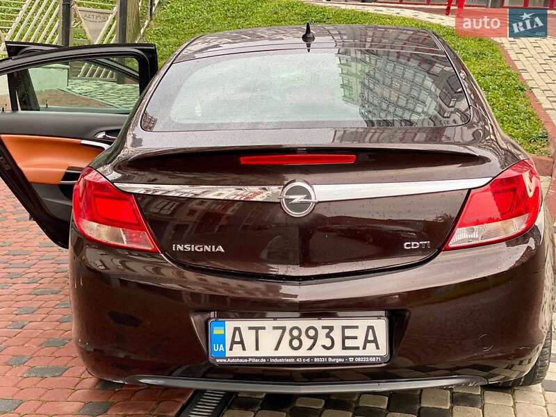 Ліфтбек Opel Insignia 2010 в Івано-Франківську