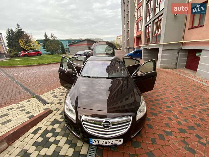 Ліфтбек Opel Insignia 2010 в Івано-Франківську