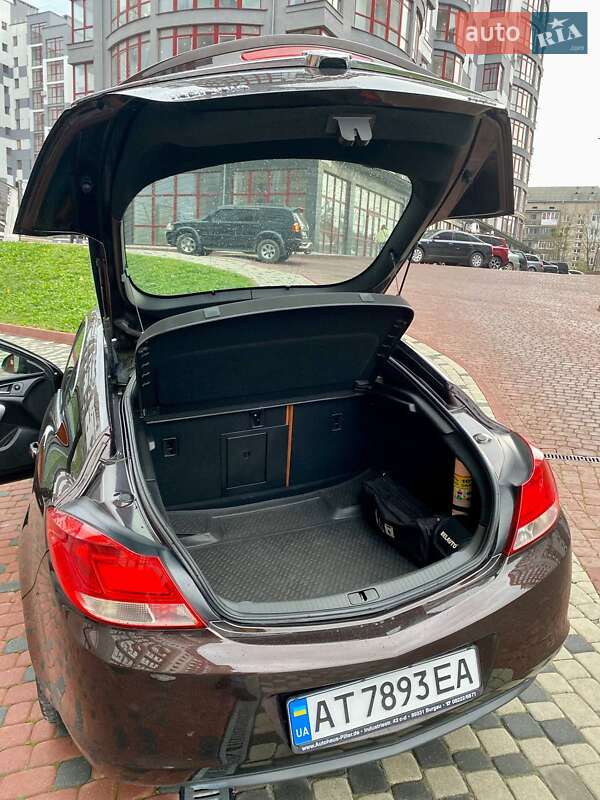 Ліфтбек Opel Insignia 2010 в Івано-Франківську