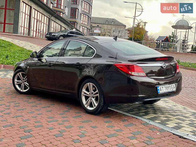Ліфтбек Opel Insignia 2010 в Івано-Франківську