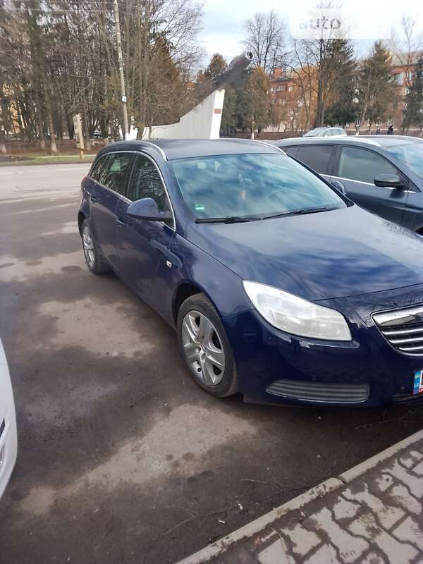Универсал Opel Insignia 2013 в Староконстантинове