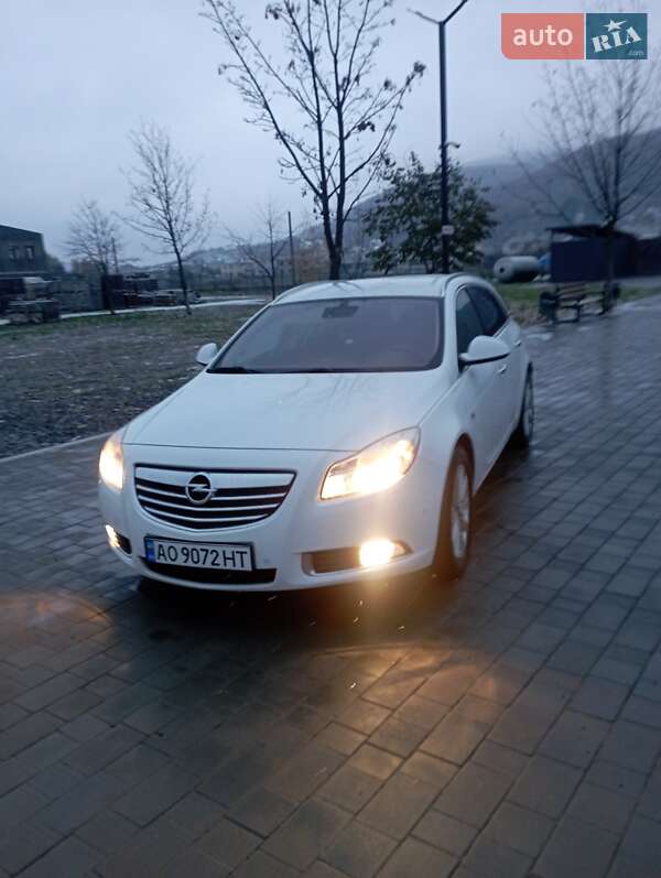 Универсал Opel Insignia 2011 в Виноградове