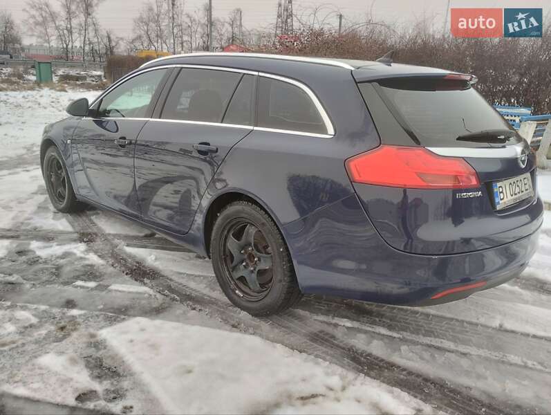 Універсал Opel Insignia 2010 в Полтаві