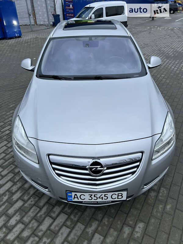 Универсал Opel Insignia 2013 в Коростене