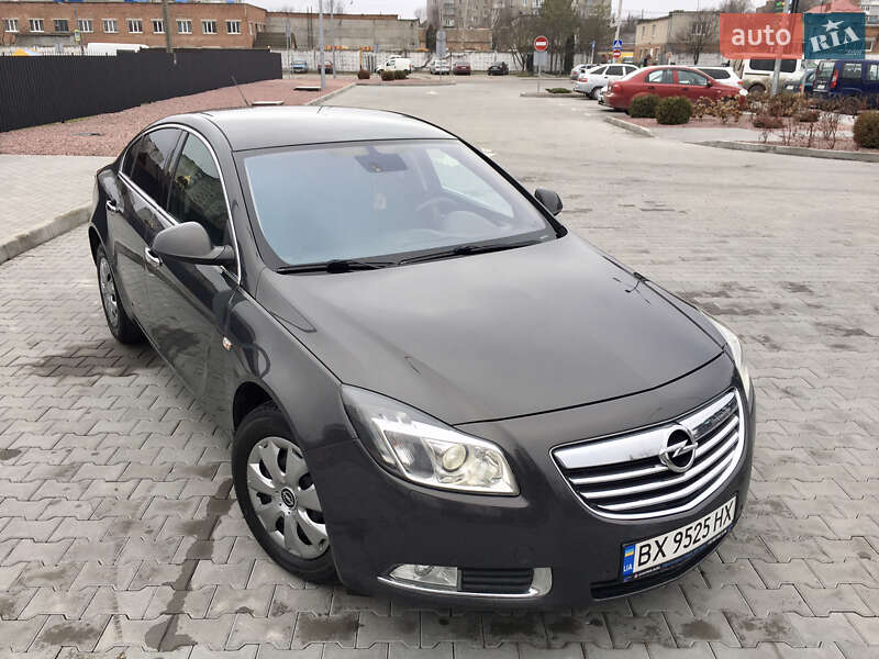 Седан Opel Insignia 2013 в Хмельницком