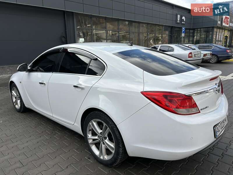 Лифтбек Opel Insignia 2013 в Рахове