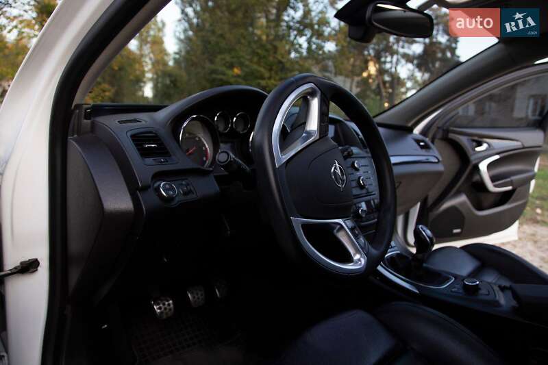 Універсал Opel Insignia 2010 в Охтирці