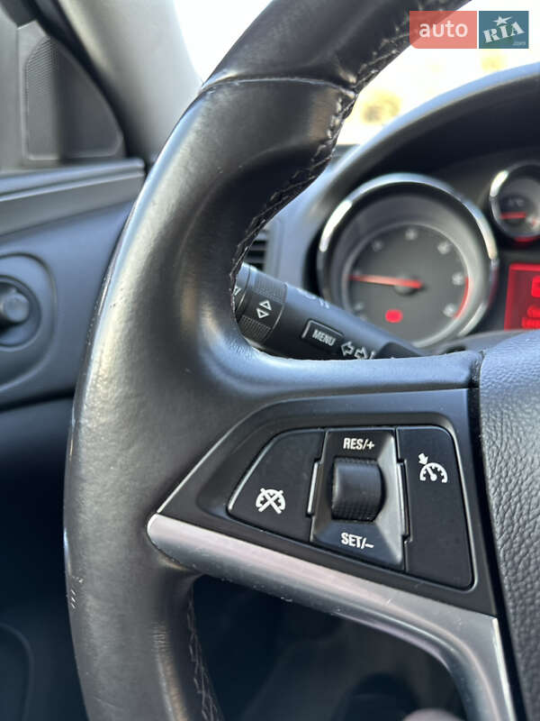 Універсал Opel Insignia 2009 в Дніпрі