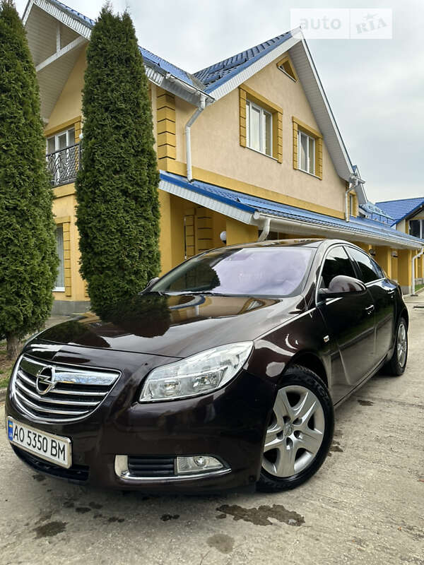 Лифтбек Opel Insignia 2013 в Ужгороде