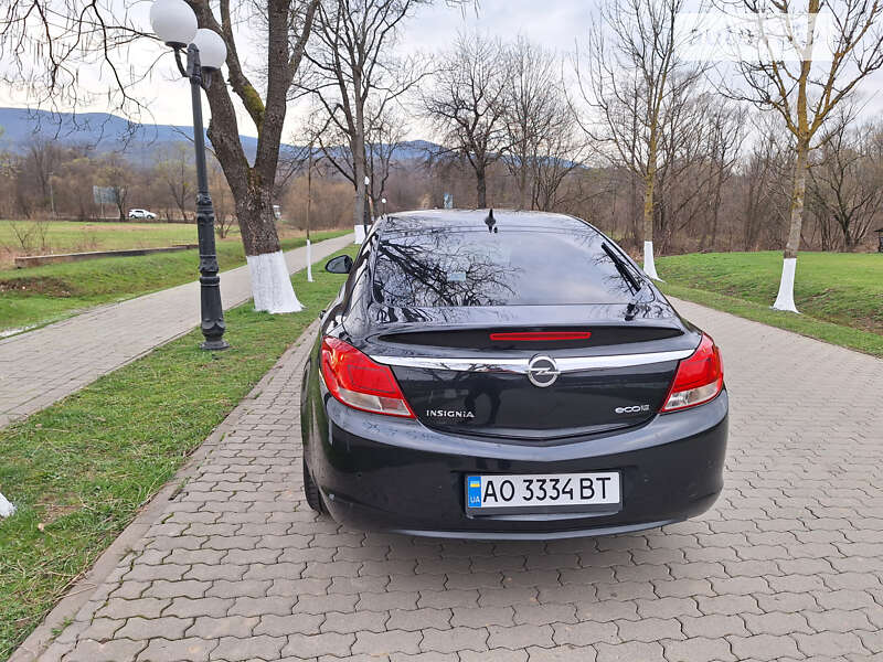 Лифтбек Opel Insignia 2012 в Сваляве