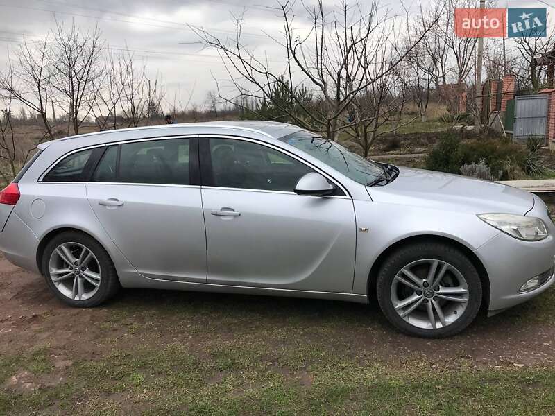 Универсал Opel Insignia 2012 в 