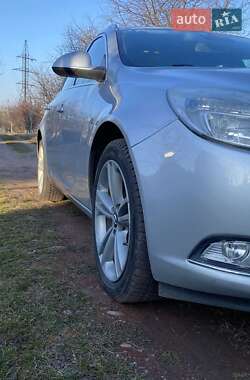 Универсал Opel Insignia 2012 в 