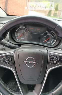 Седан Opel Insignia 2013 в Рахові