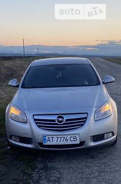 Седан Opel Insignia 2012 в Тлумаче