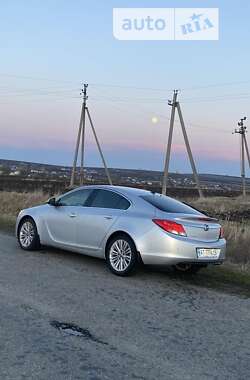 Седан Opel Insignia 2012 в Тлумаче