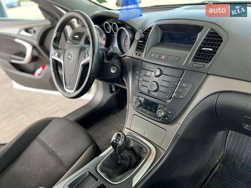 Універсал Opel Insignia 2011 в Дніпрі