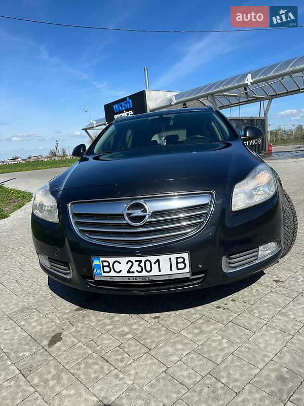 Универсал Opel Insignia 2012 в Буске