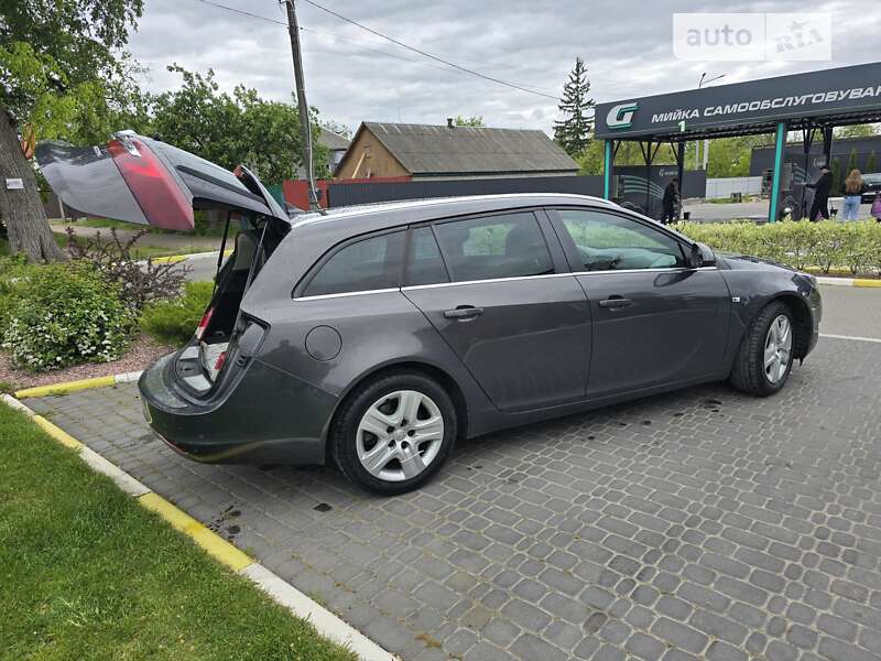 Универсал Opel Insignia 2014 в Коростене