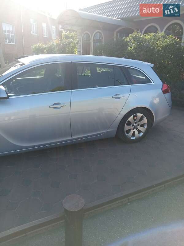 Универсал Opel Insignia 2012 в Раздельной