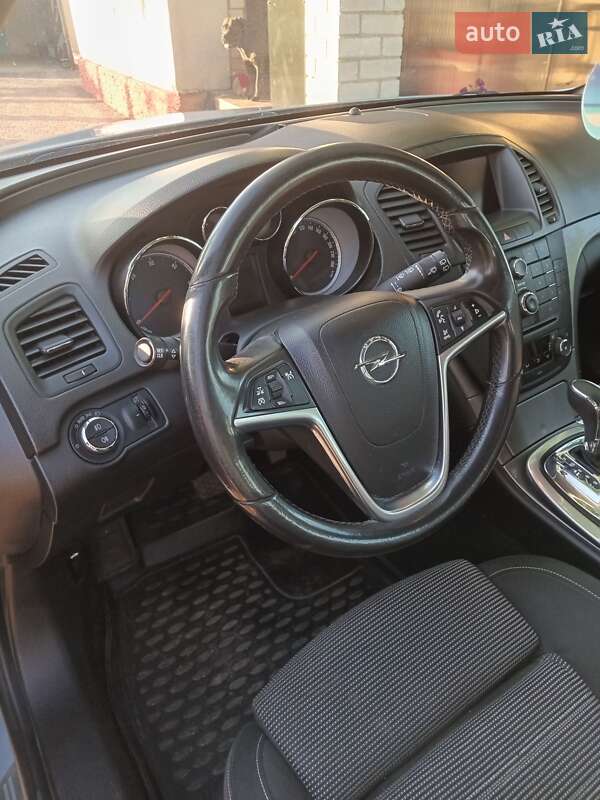 Универсал Opel Insignia 2012 в Раздельной