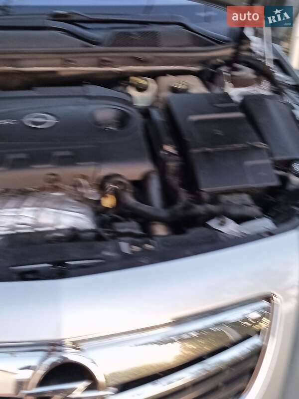 Универсал Opel Insignia 2012 в Раздельной
