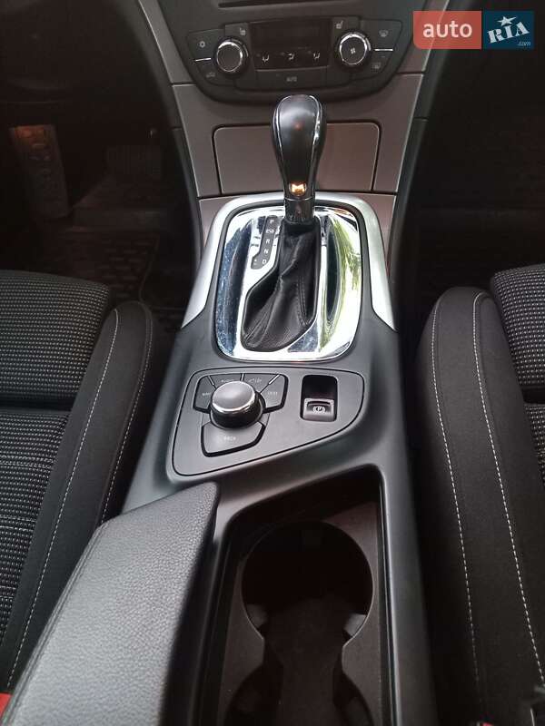 Универсал Opel Insignia 2012 в Раздельной