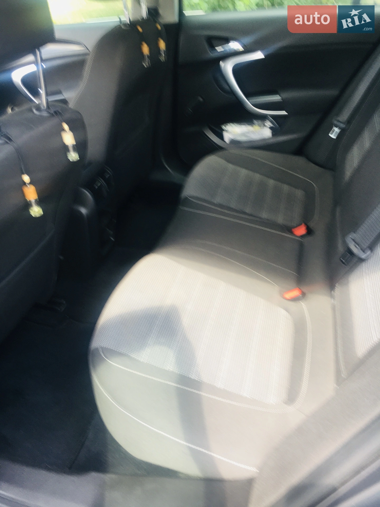 2010 Opel Insignia - мініатюра 12