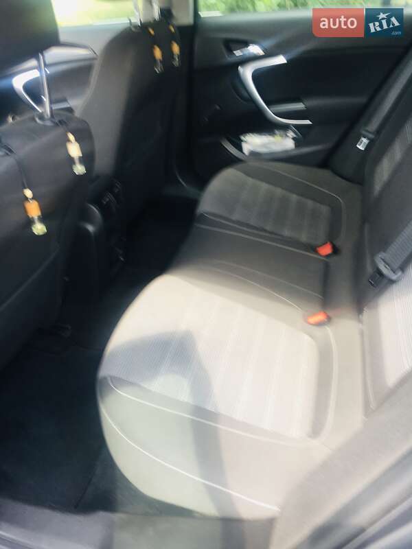 Ліфтбек Opel Insignia 2010 в Умані