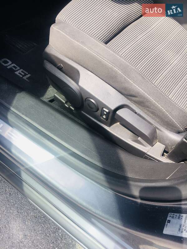 Ліфтбек Opel Insignia 2010 в Умані