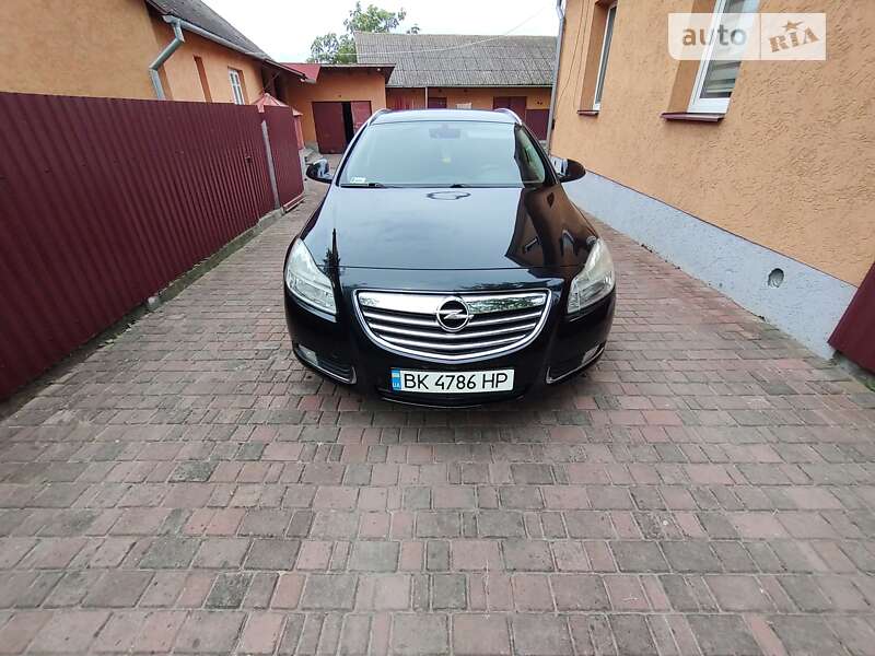 Универсал Opel Insignia 2010 в Радивилове